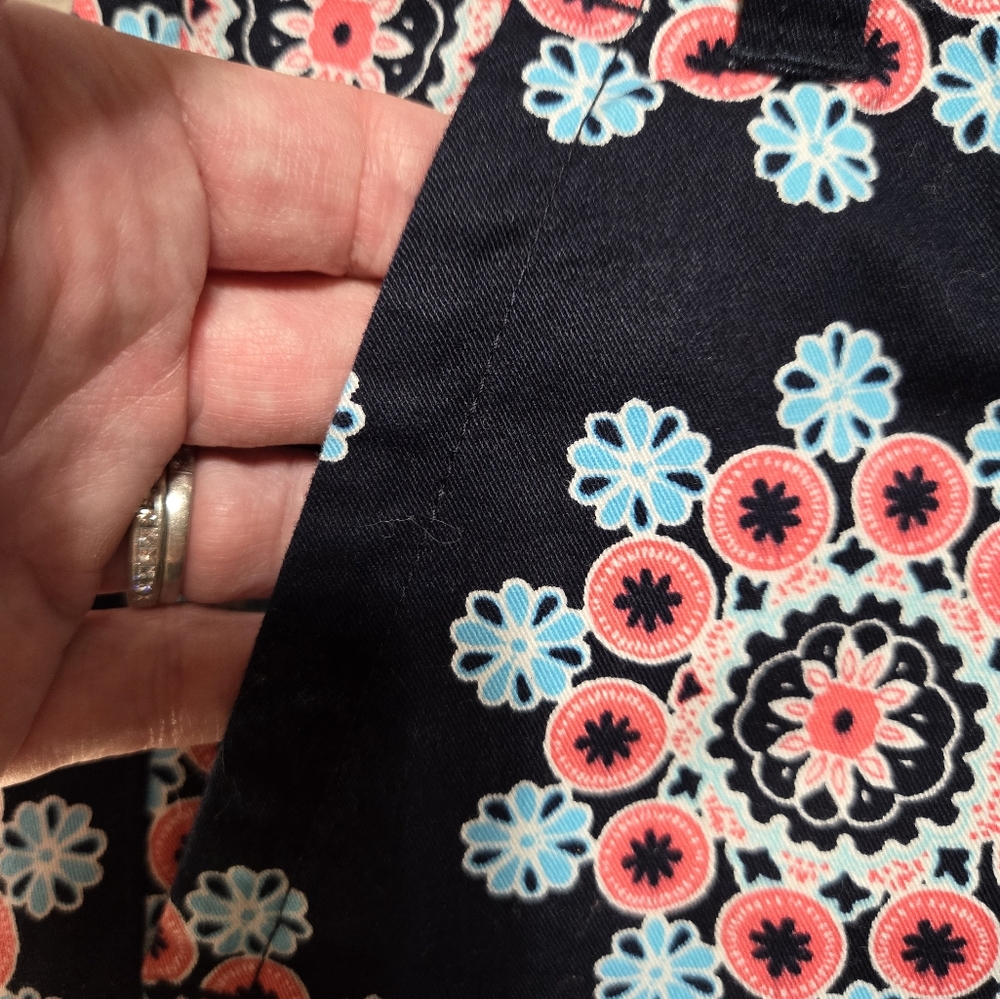 Crown & Ivy shorts SIZE 2 Womens preppy medallion navy like new - Picture 5 of 5